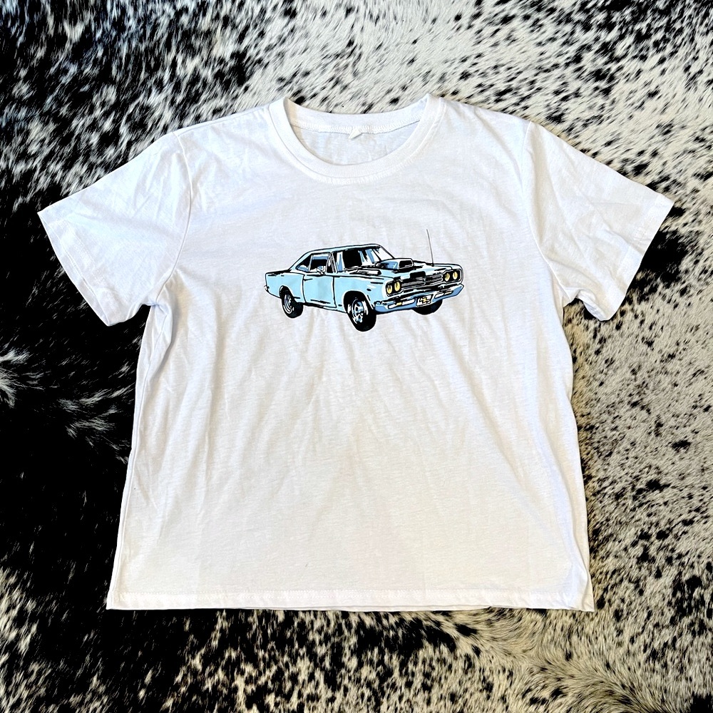 NWOT white semi-cropped tee with blue car graphic
